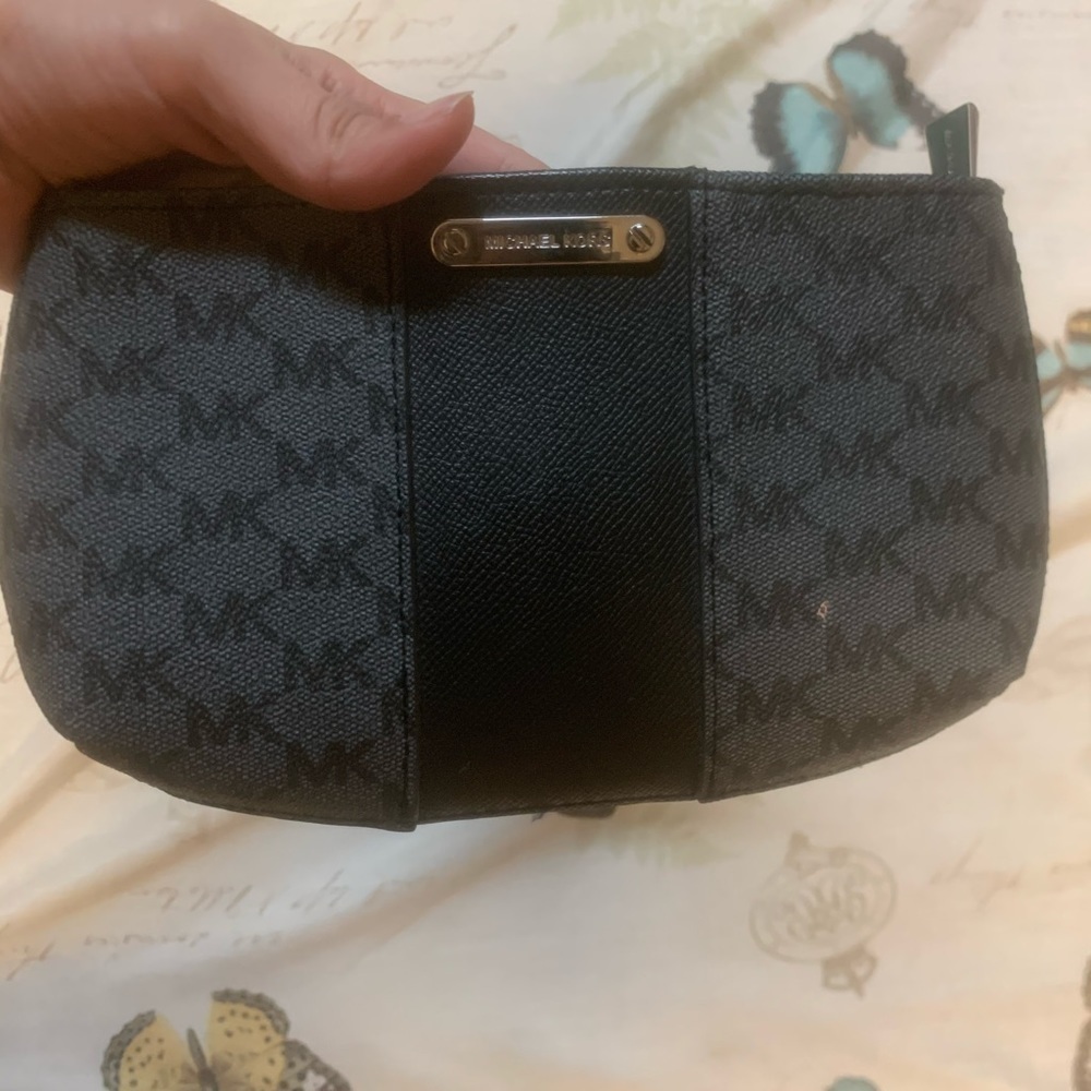 Michaelโ michael Kors signature belt bag